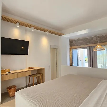 מלון דירות Etherio Milos 3*