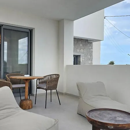 Etherio Milos Aparthotel Pollonia