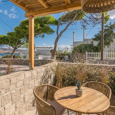 Etherio Milos מלון דירות 3*