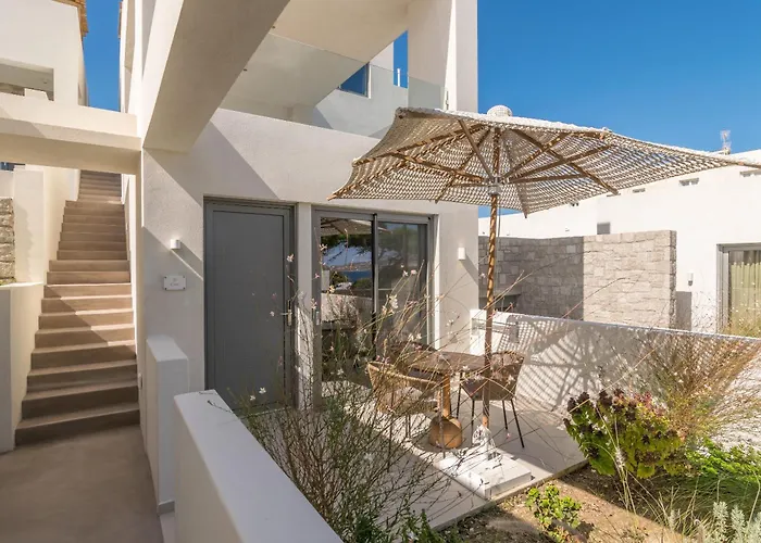 Etherio Milos Aparthotel Pollonia