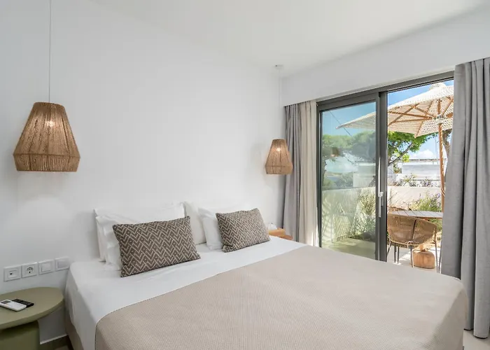 Etherio Milos Aparthotel Pollonia